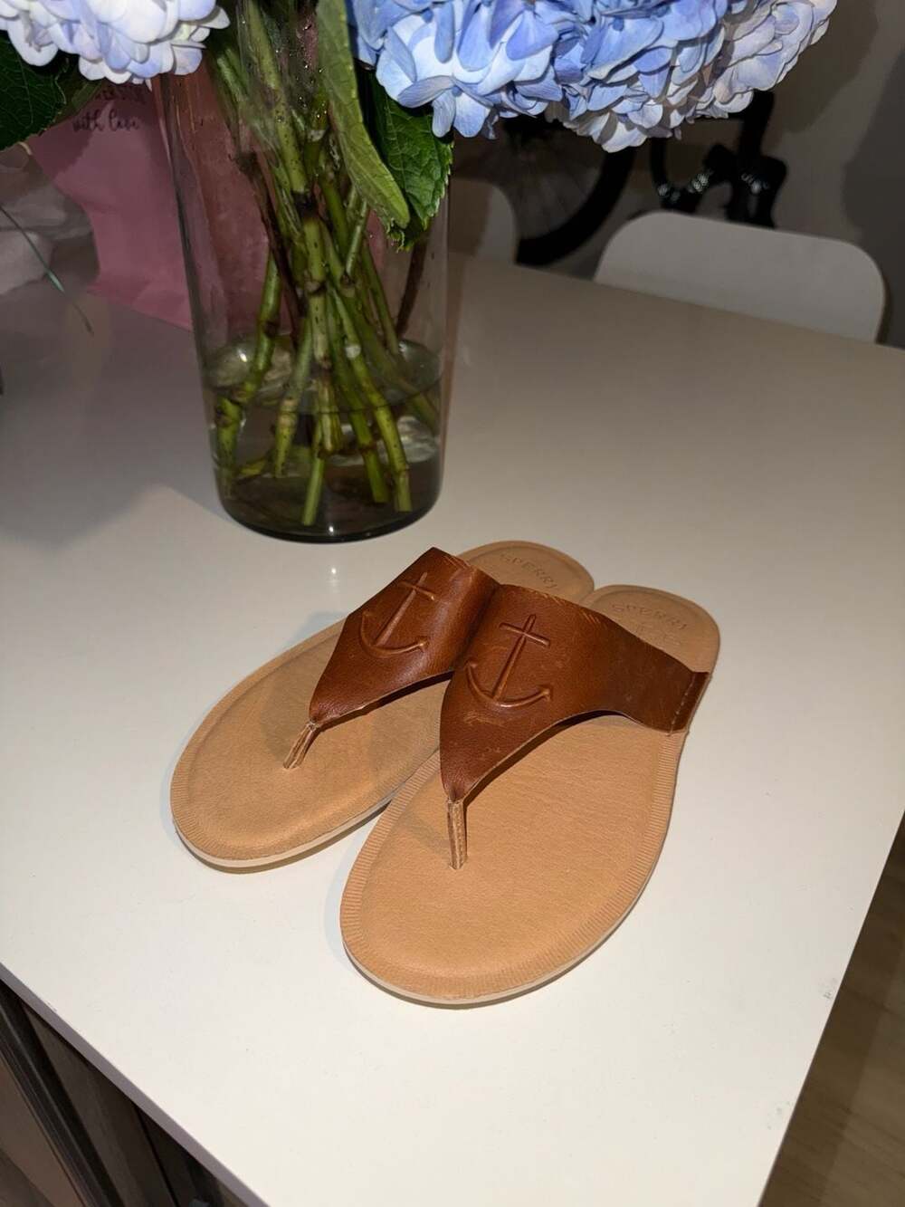 New Sperry Seaport Anchor Embossed Leather Thong Sandals